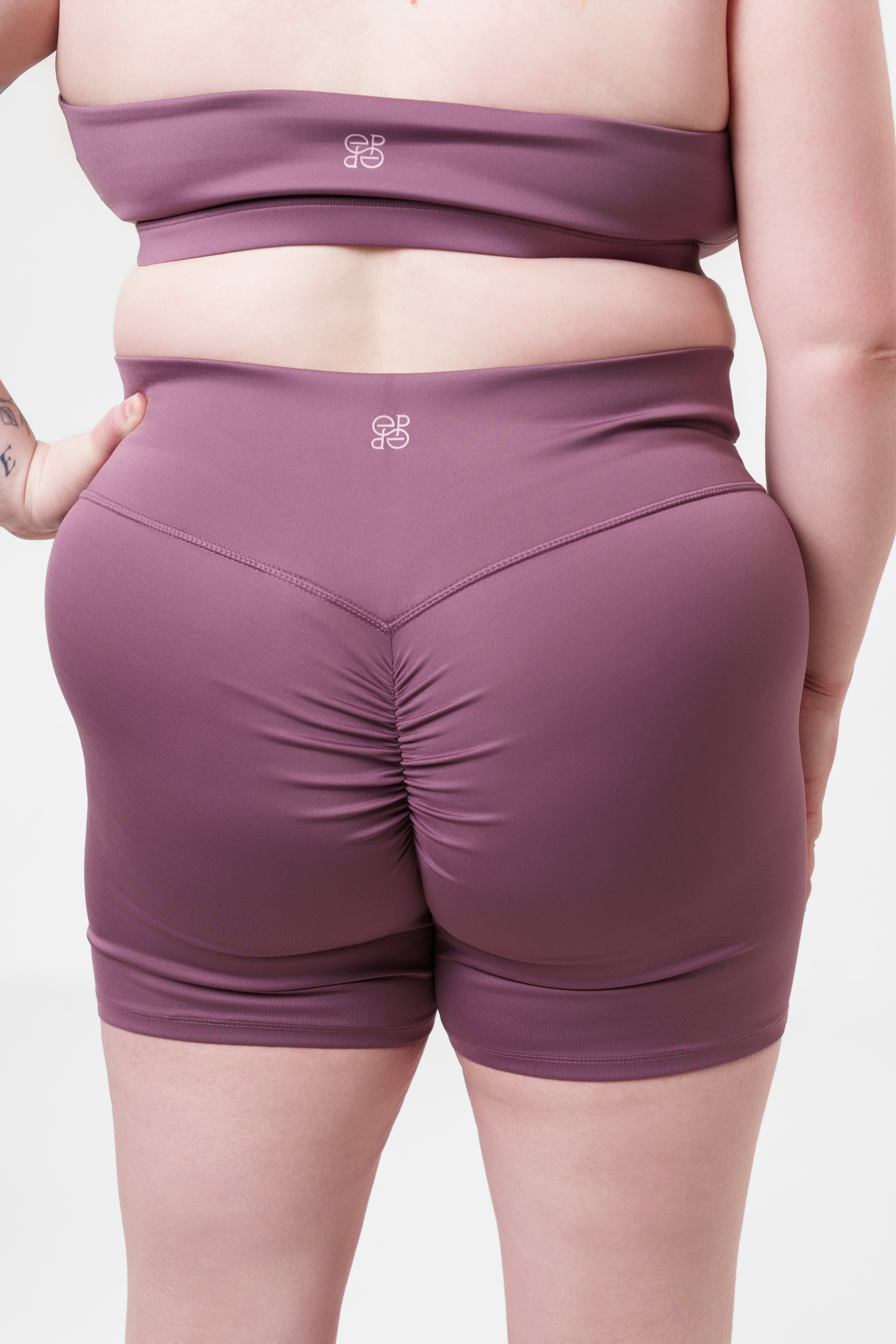 Resolute 5" Short